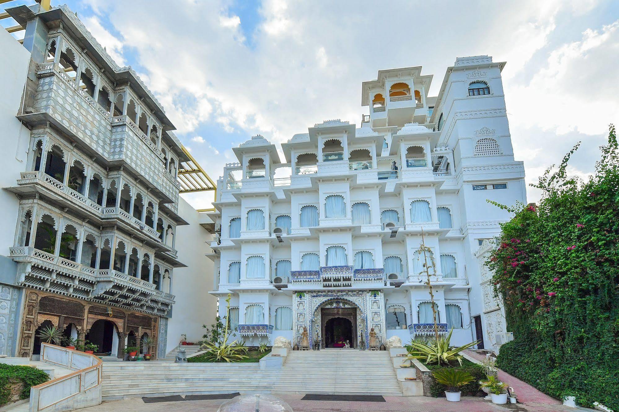 Udai Kothi 3*